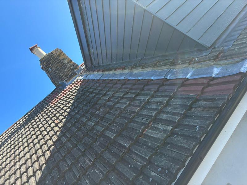 lead-flashing-ridge-tile-rebedding-faversham-4